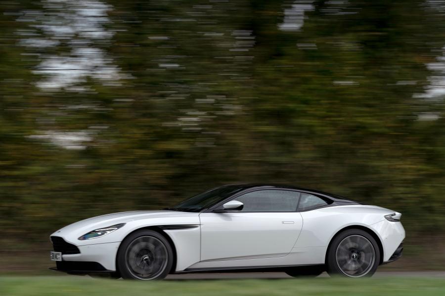  Aston Martin DB11 V8 2017 года  (UK) (фото 39 из 40)